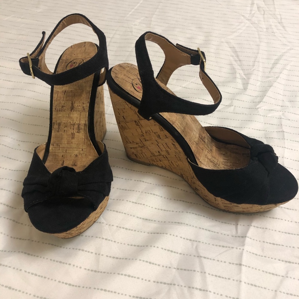 Black wedge!